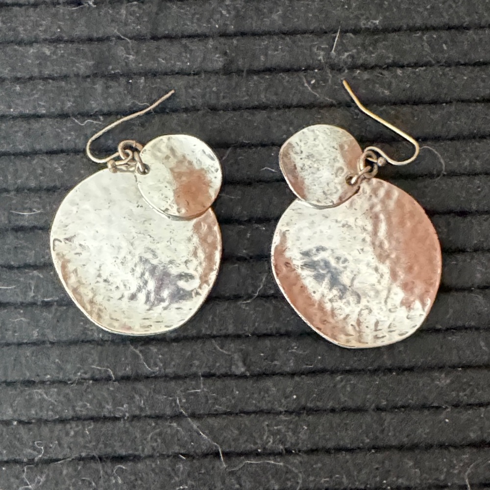Hammered Silver Tone Disc Dangle Earrings - Picture 2 of 7